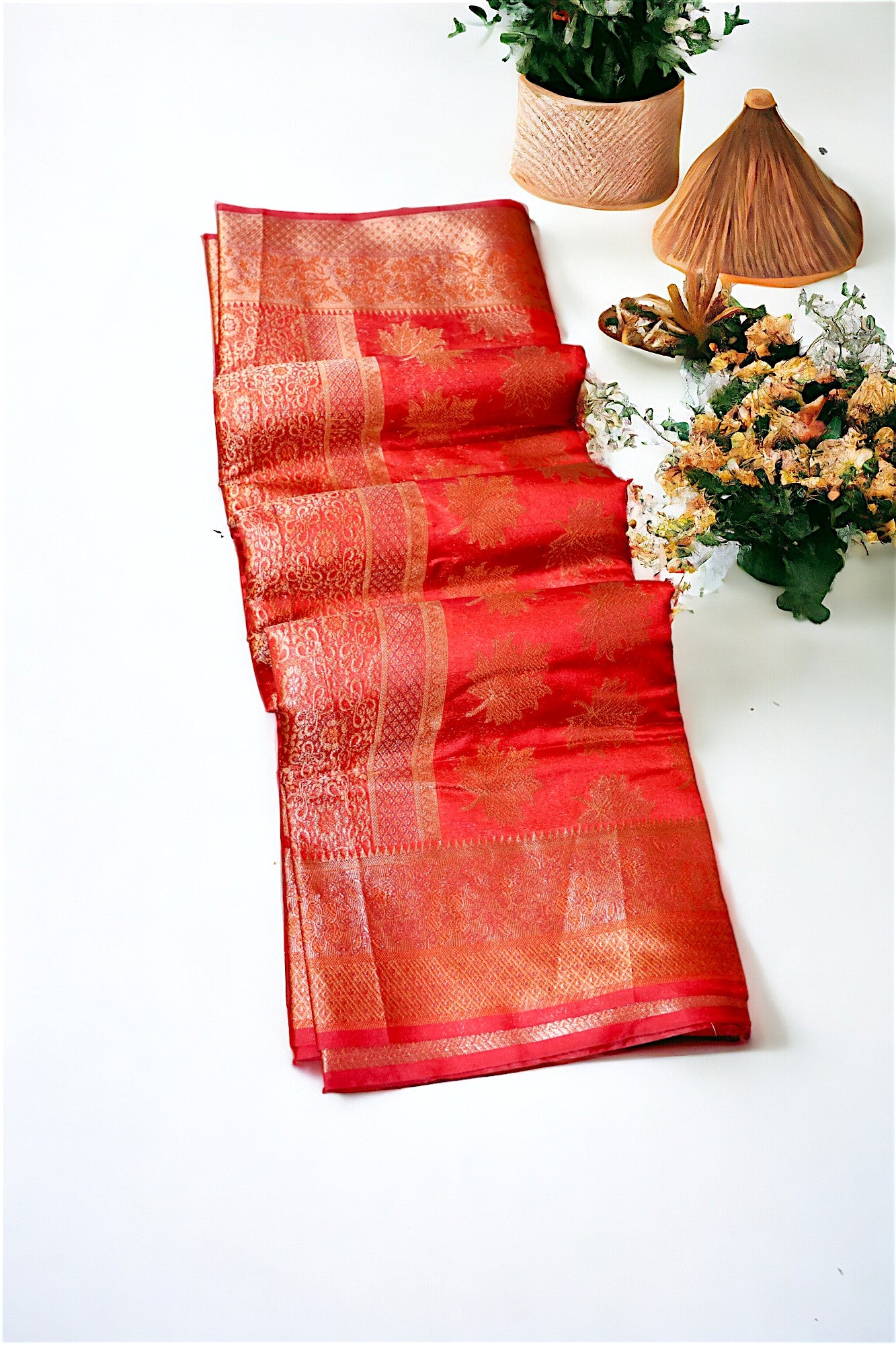 SS079 Red and gold-toned bagh saree