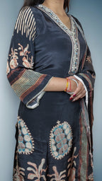 Onyx Regal Timeless Elegance Suit