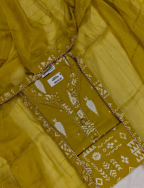 Amber Regal Elegance Charm Suit