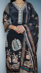 Onyx Regal Timeless Elegance Suit