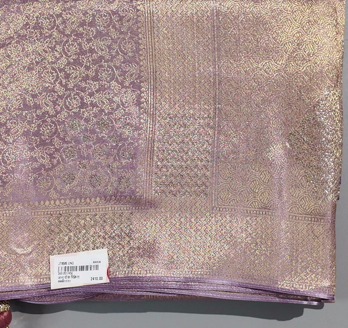 Lavender Luxe: Gleaming Jacquard Saree for Festive Glamour",