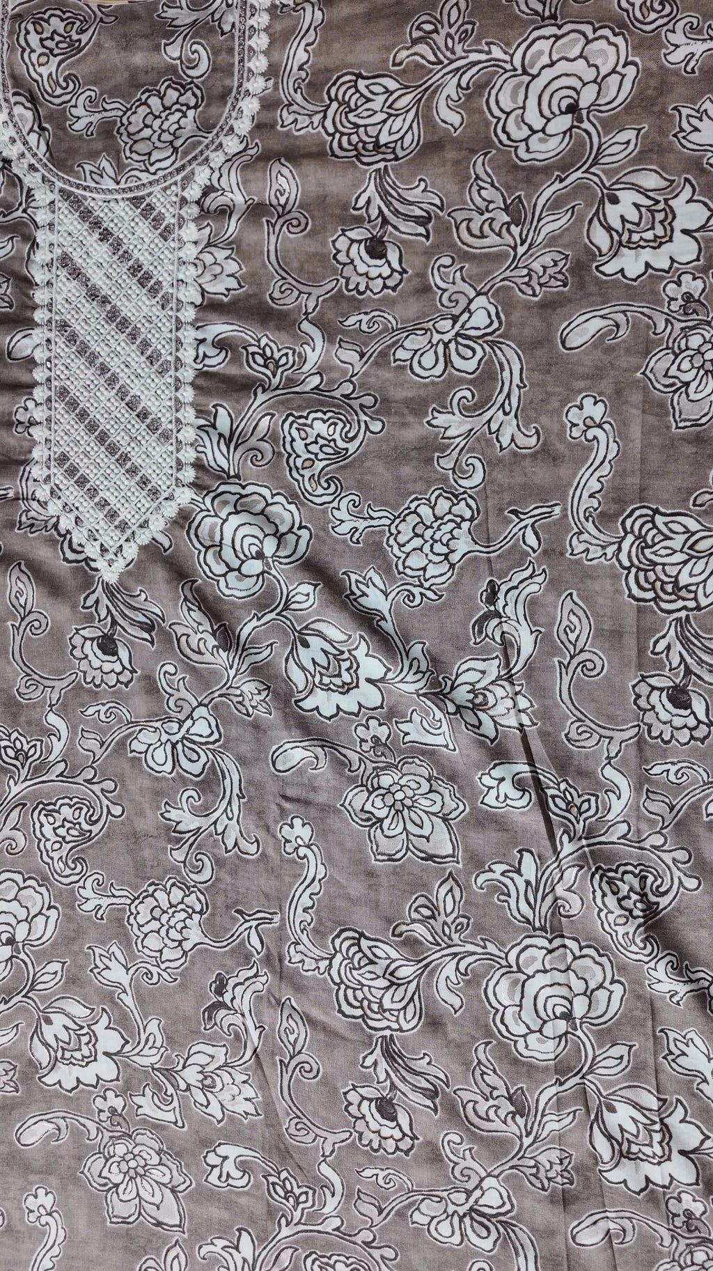 Chic Delicate Floral Motif Unstitched Suit