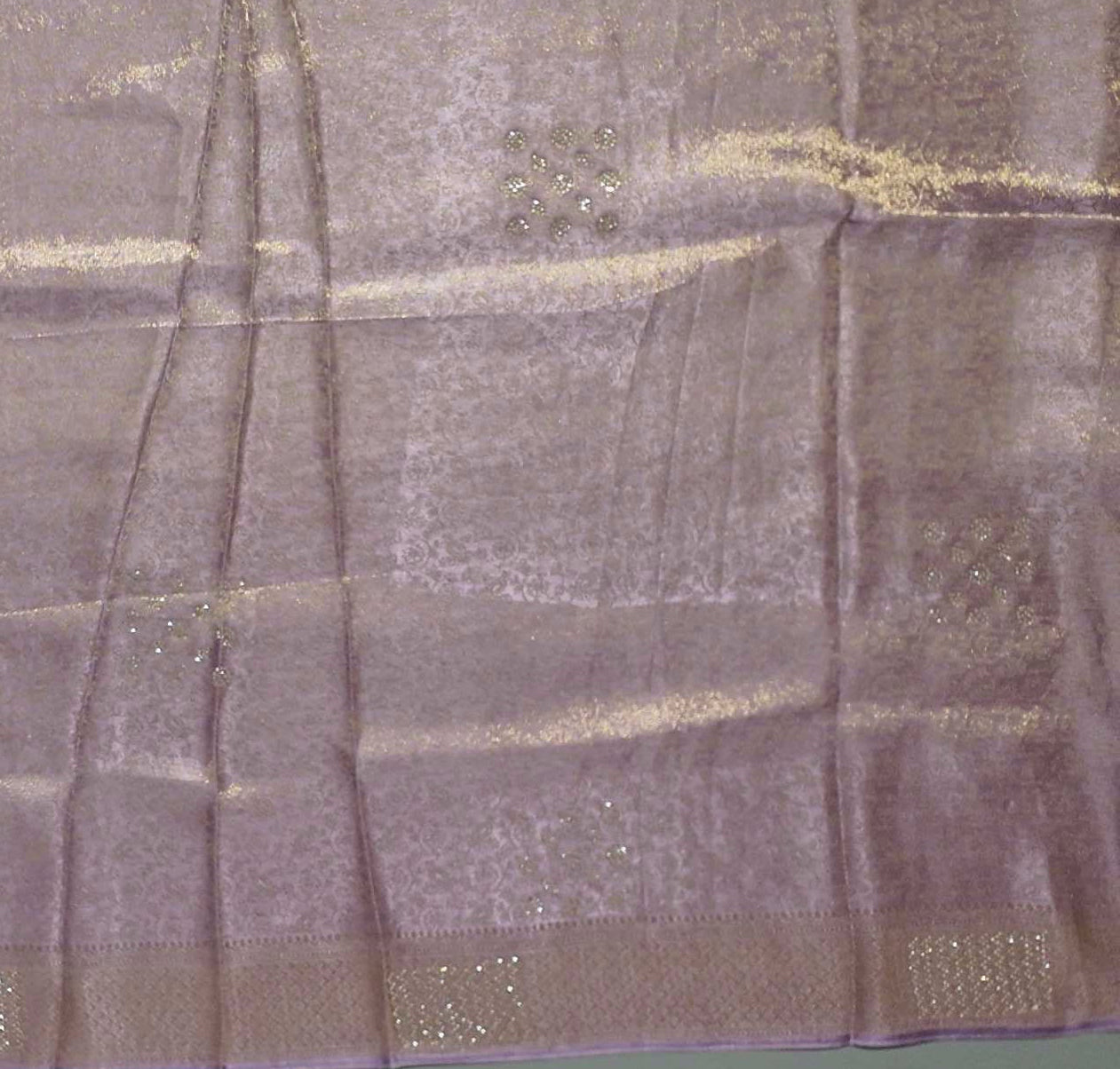 Lavender Luxe: Gleaming Jacquard Saree for Festive Glamour",