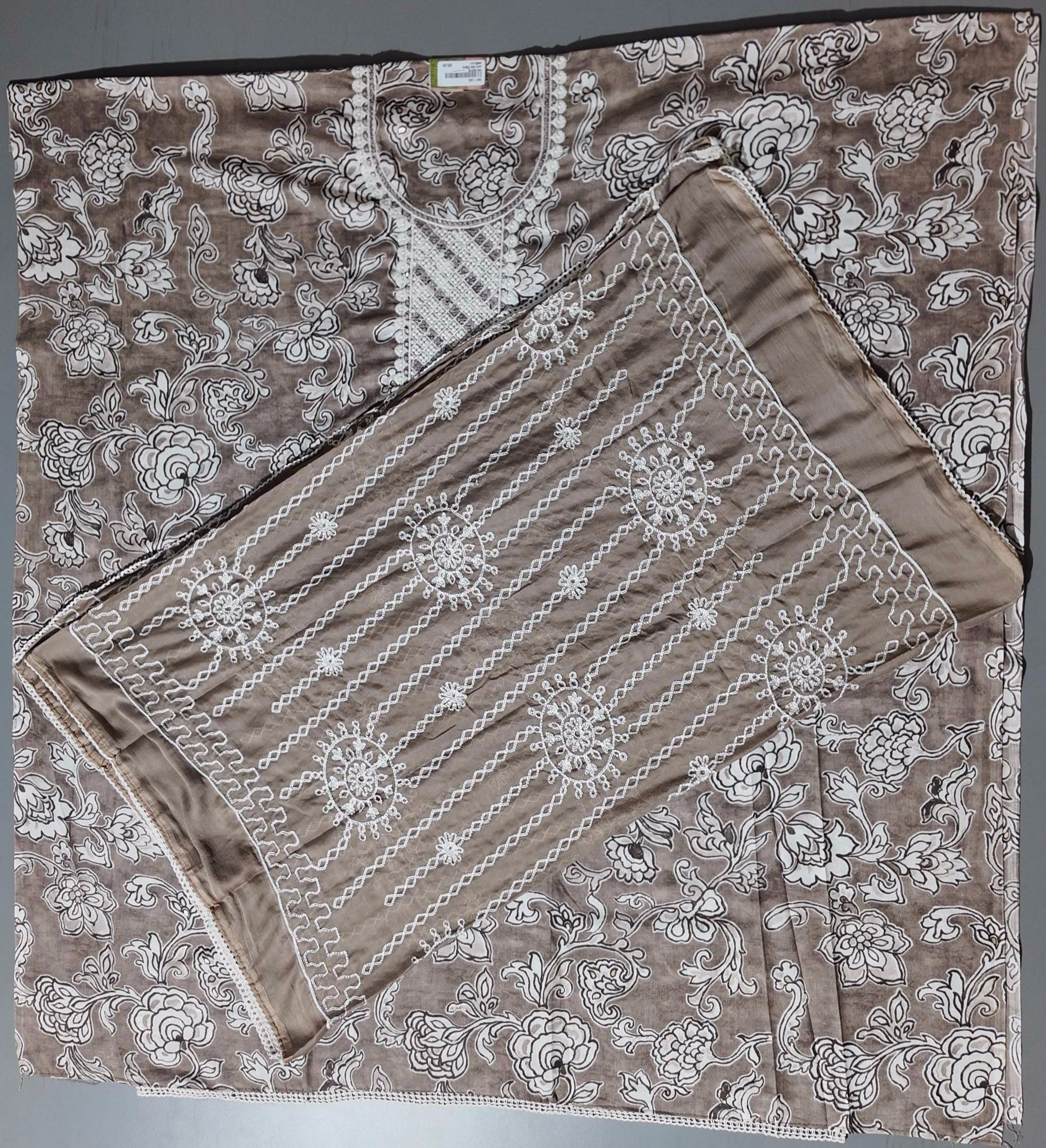 Chic Delicate Floral Motif Unstitched Suit