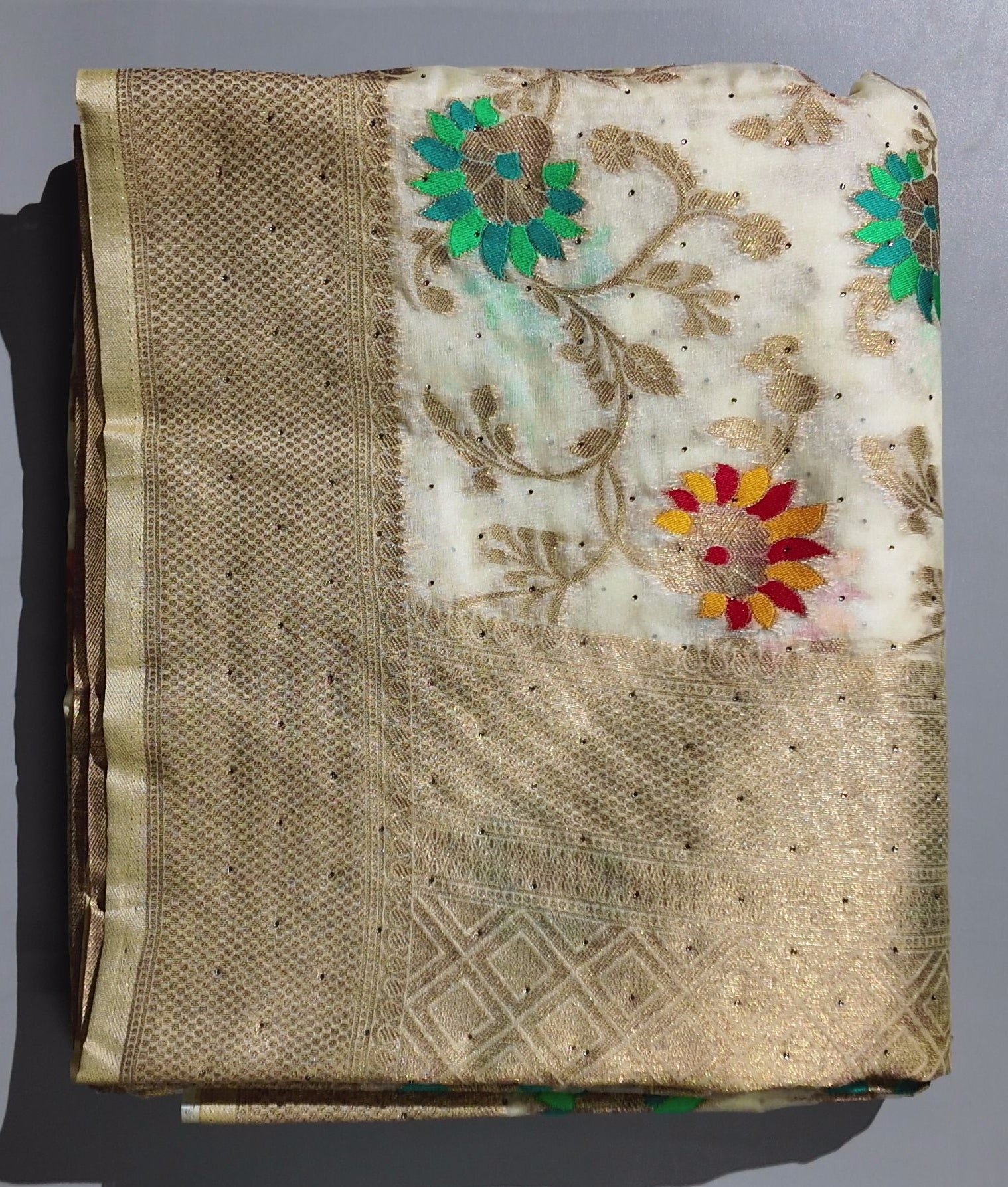Charm in Gold: Floral Symphony Banarasi Saree",