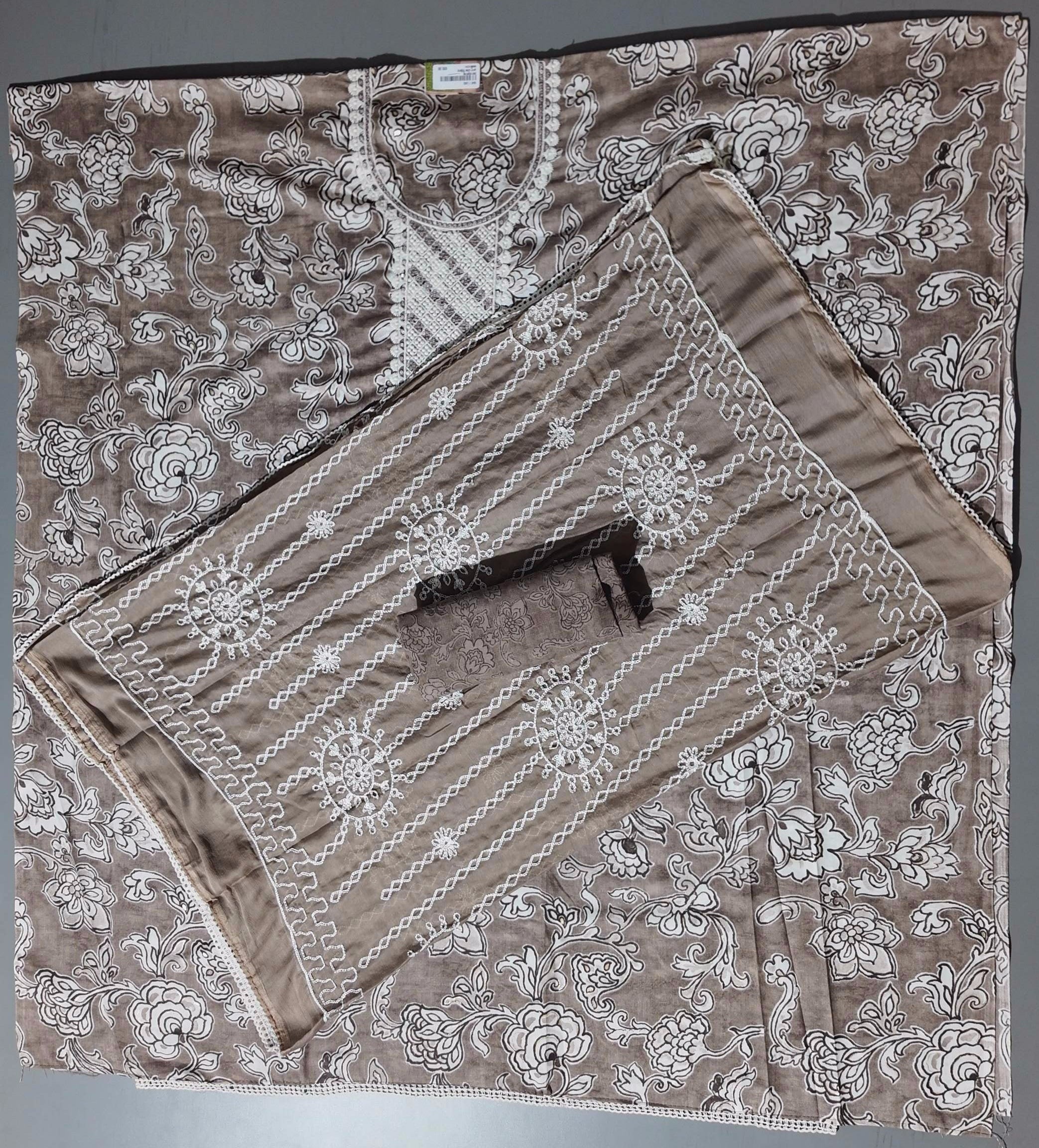Chic Delicate Floral Motif Unstitched Suit