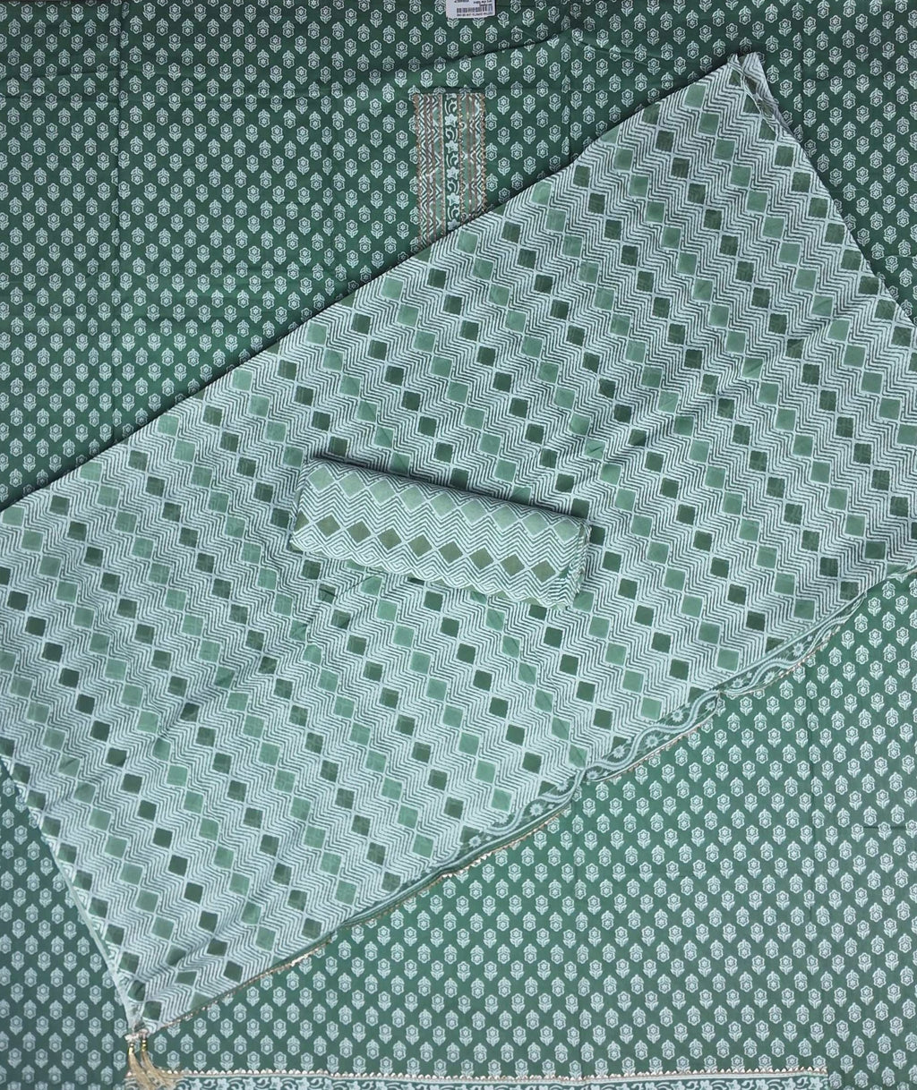 Elegant Green Floral Cotton Saree - Green (1) - Picture 6