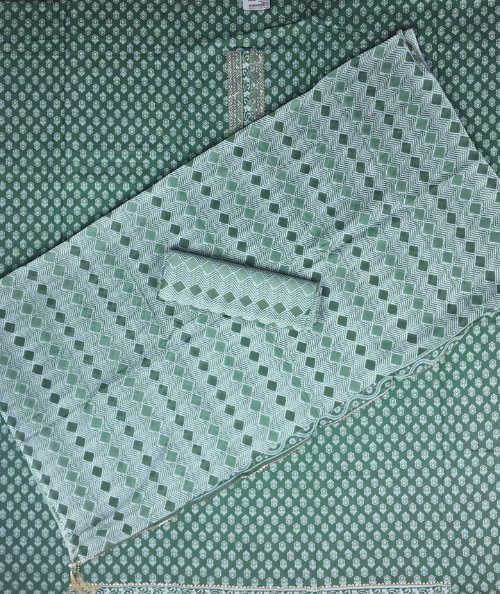 Elegant Green Floral Cotton Saree - Green (1) - Picture 6