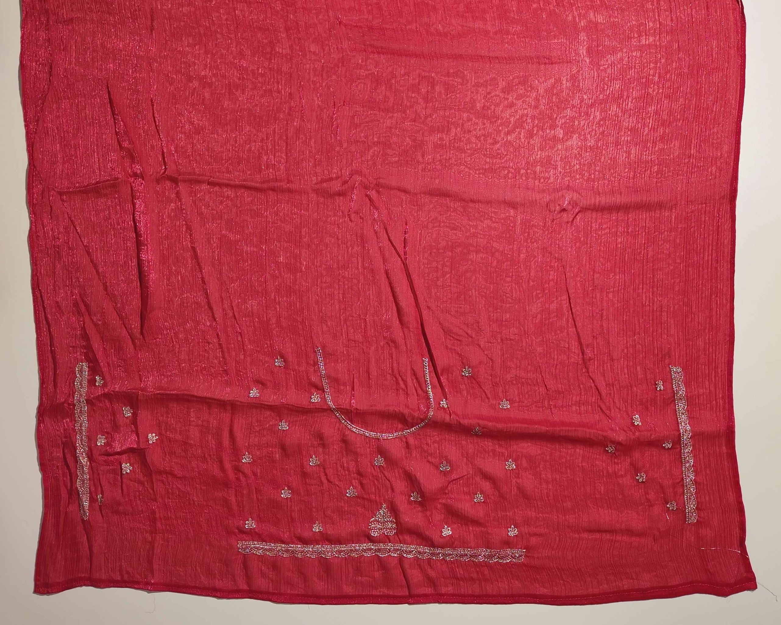 Elegant Red Embroidered Saree with Blouse - Red - Picture 5