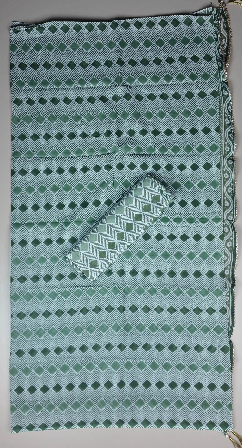 Elegant Green Floral Cotton Saree - Green (1) - Picture 5