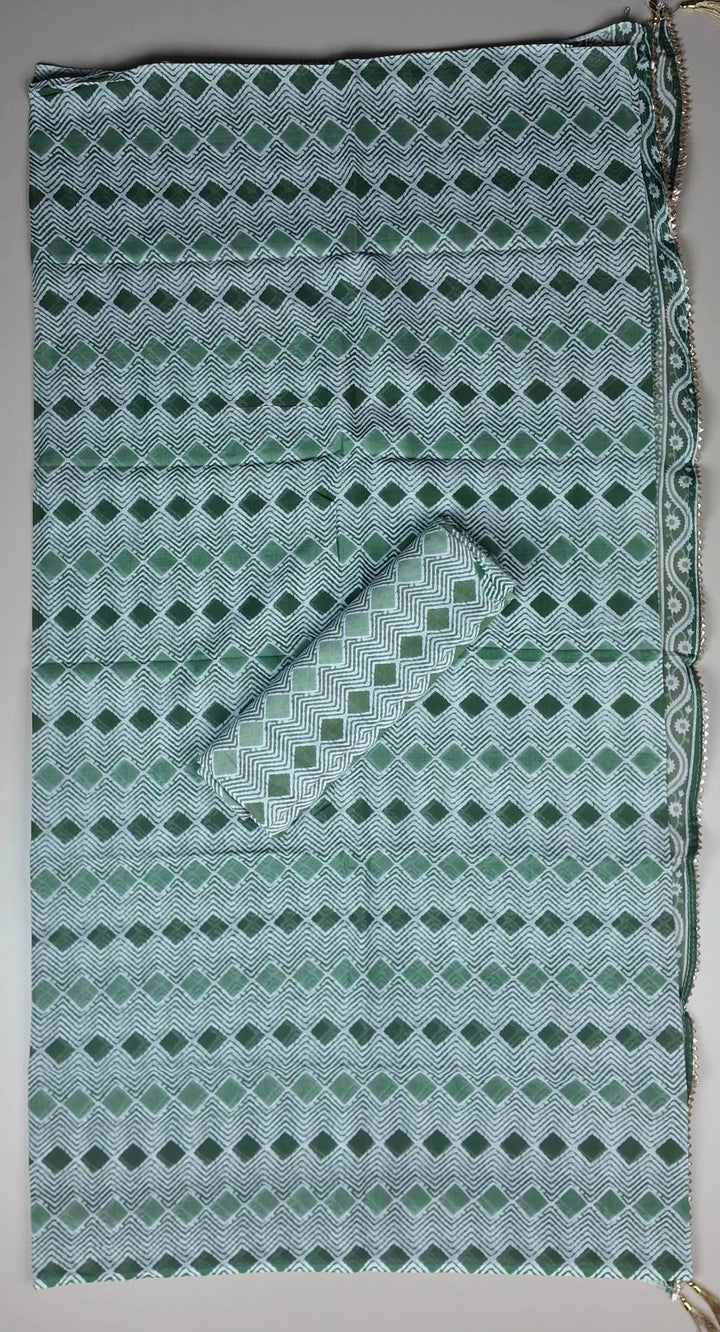 Elegant Green Floral Cotton Saree - Green (1) - Picture 5