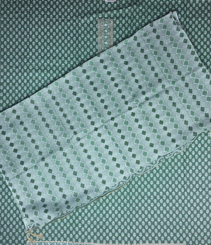 Elegant Green Floral Cotton Saree - Green (1) - Picture 4