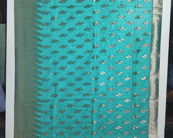 Teal Elegance: Paisley Silk Saree with Silver Weave - Teal - Picture 4