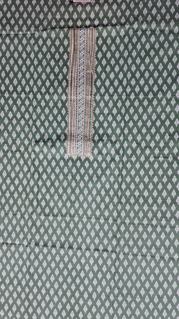 Emerald Green Ethnic Kurta Set with Intricate Patterns - Green - Picture 3