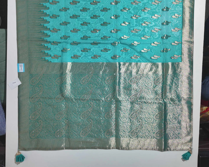 Teal Elegance: Paisley Silk Saree with Silver Weave - Teal - Picture 2