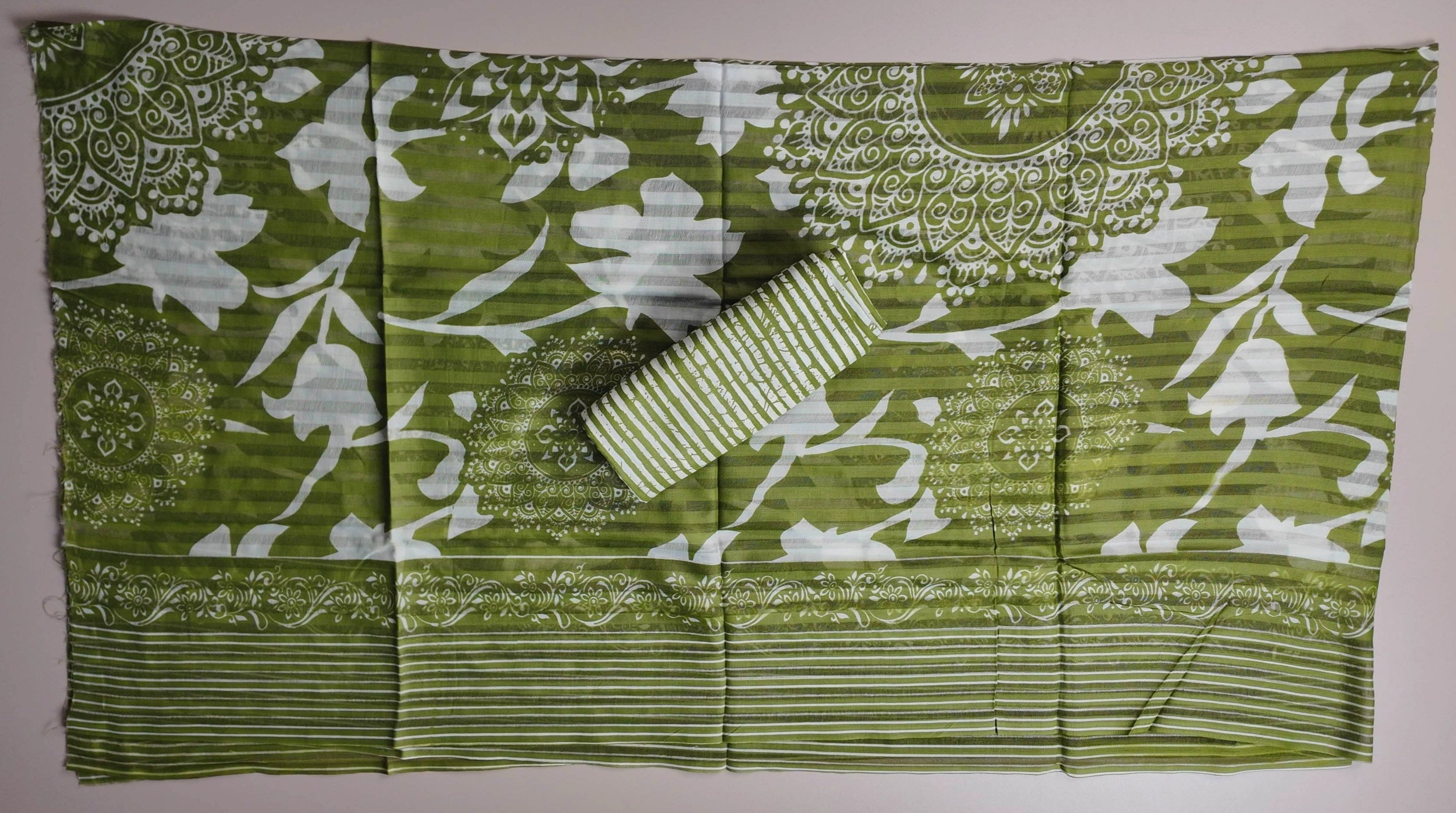 Olive Green Floral Cotton Kurta Set - Green - Picture 6